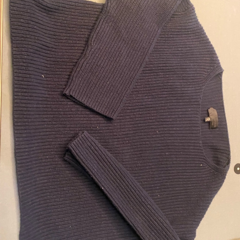 cashmere navy sweater Nili LOTAN. Definitely signs of use as seen in picture